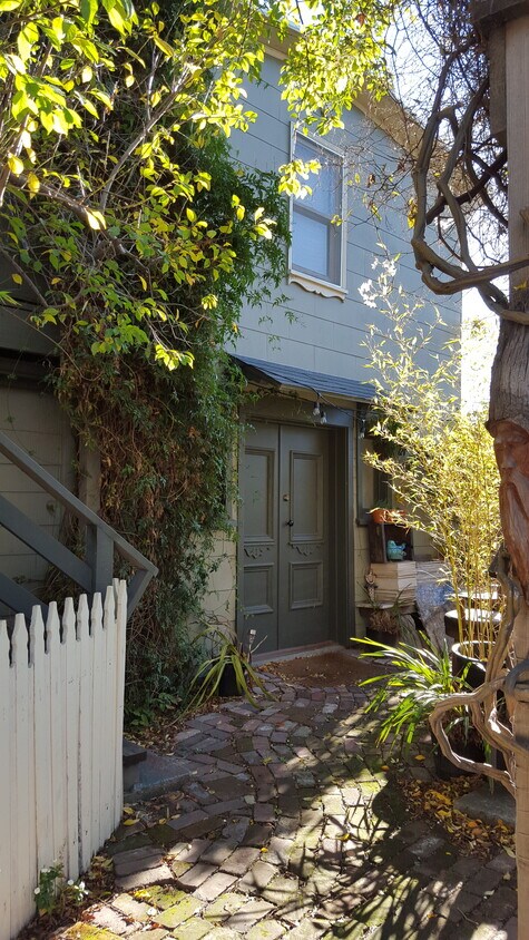 Primary Photo - 5530 Beaudry St
