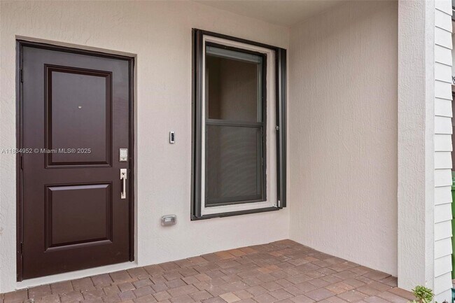 Foto del edificio - 15983 SW 2nd Pl