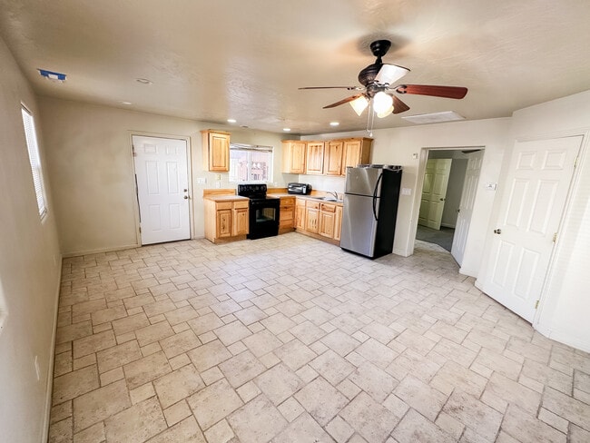 Building Photo - 29 E 300 N