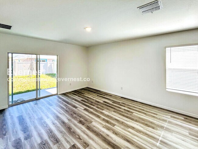 Foto del edificio - 10650 Dusty Boot Rd