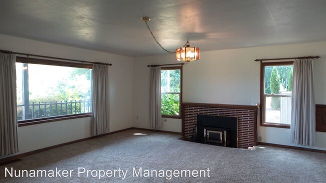Building Photo - 4 br, 2 bath House - 1350 Sunset Road