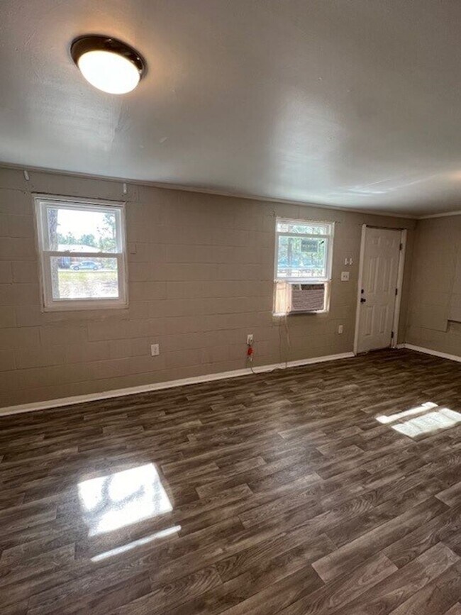 Foto del edificio - 1153 Tammy st. Unit B
