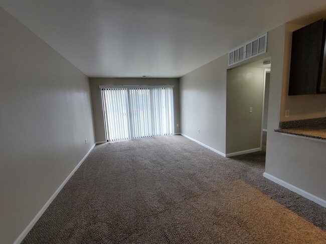 Foto del edificio - Updated 2 Bedroom, 2 Full Bathroom Ranch 1...