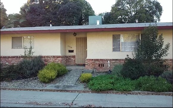 Primary Photo - 3 Bedroom 1 Bath Duplex in Sacramento