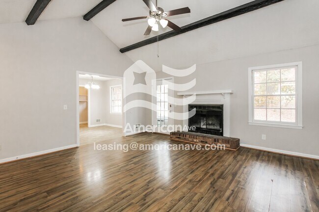 Foto del edificio - 709 Greensprings Dr