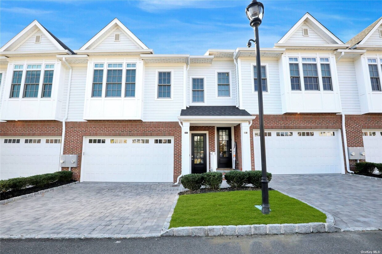 104 Mill Creek S, Roslyn, NY 11576 Townhome Rentals in Roslyn NY