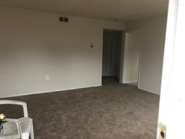 Building Photo - 528 Kuethe Rd NE