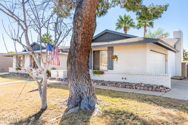 Building Photo - 6225 W Corrine Dr