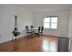 Building Photo - 120 Mountfort St