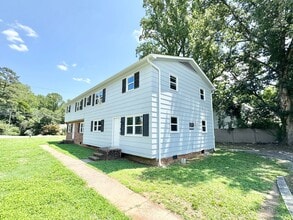 Building Photo - 101 Greenbriar Rd