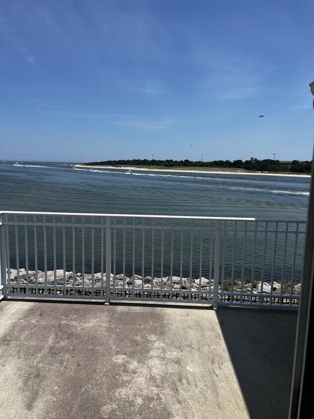 Foto del edificio - 9468 Bay Front Dr