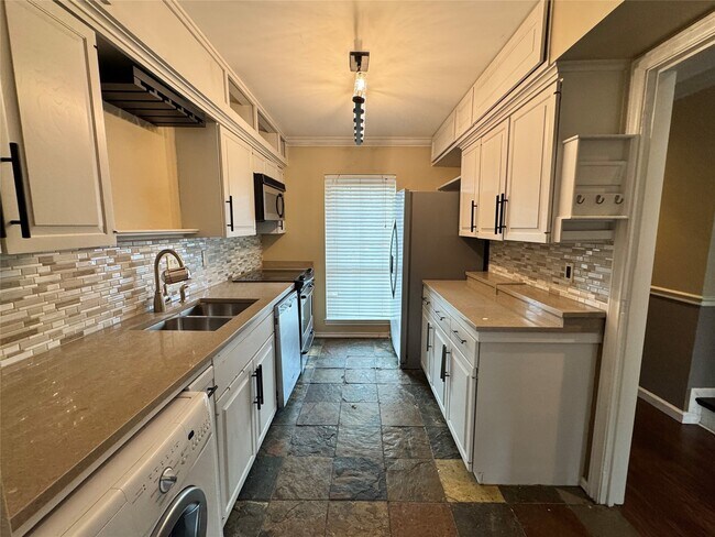 Foto del edificio - 2041 Winrock Blvd