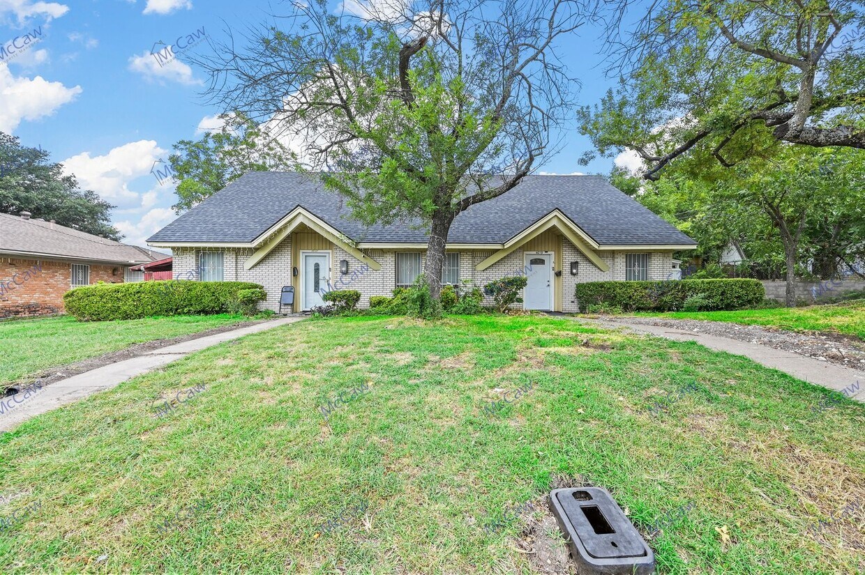 Primary Photo - Wonderful 3/2.5 Duplex in Dallas (75224)!
