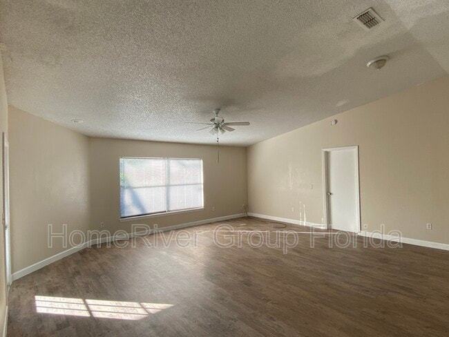 Building Photo - 2924 W Huron Dr