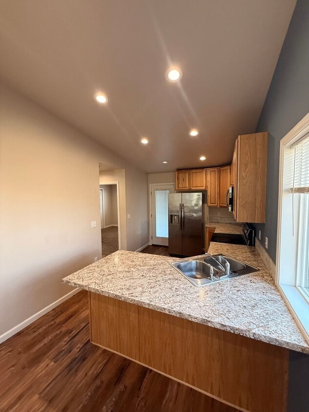 Foto principal - Spacious 3 Bedroom, 2 Bath Home with Garage & Fenced Yard!