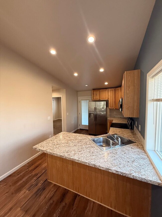 Foto del edificio - Spacious 3 Bedroom, 2 Bath Home with Garage & Fenced Yard!