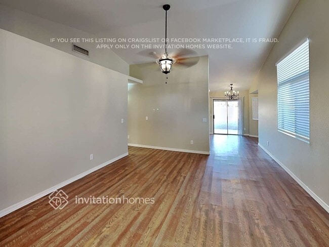 Building Photo - 30737 N Royal Oak Way