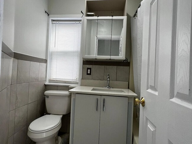 Building Photo - 145 Lake Ave