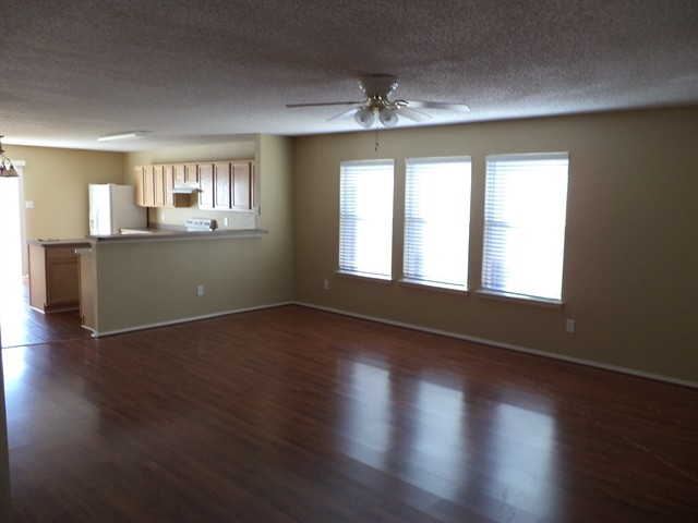 Building Photo - 1601 White Oak Road