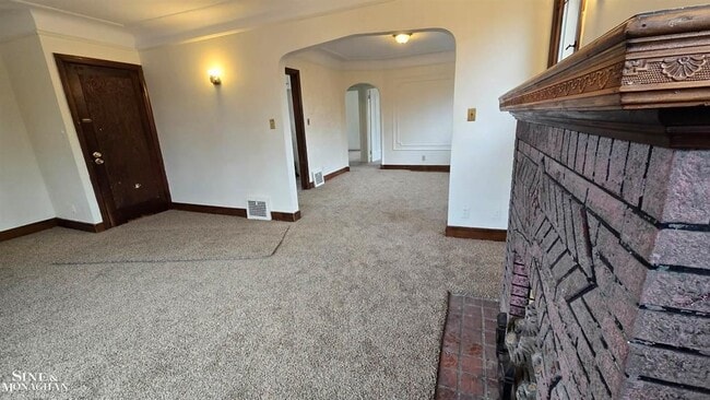 Building Photo - 4401 Buckingham