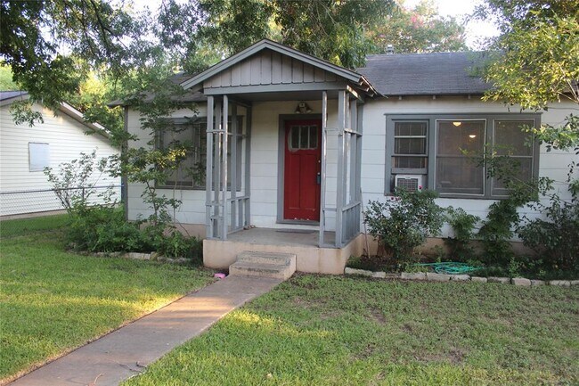 Building Photo - 611 Clifford Dr