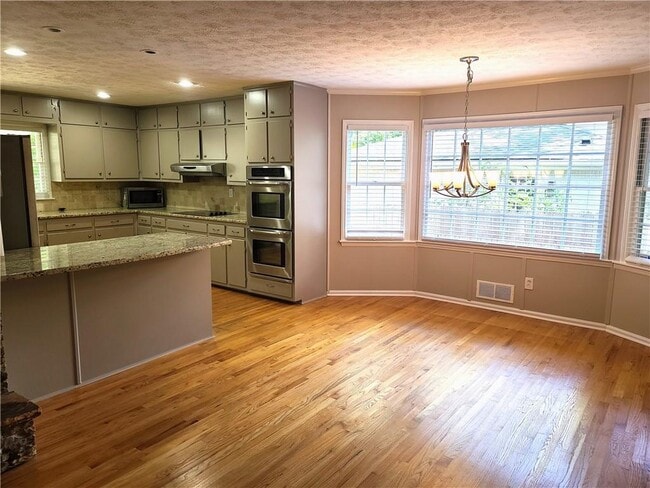 Foto del edificio - 2520 Riverglenn Cir