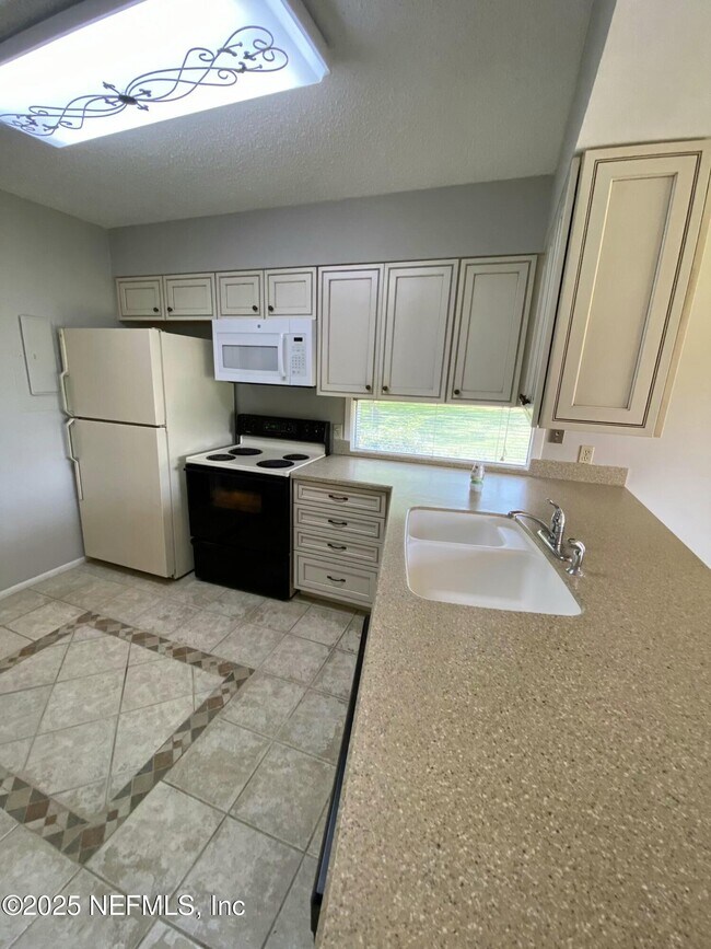 Building Photo - 6213 Lake Tahoe Dr