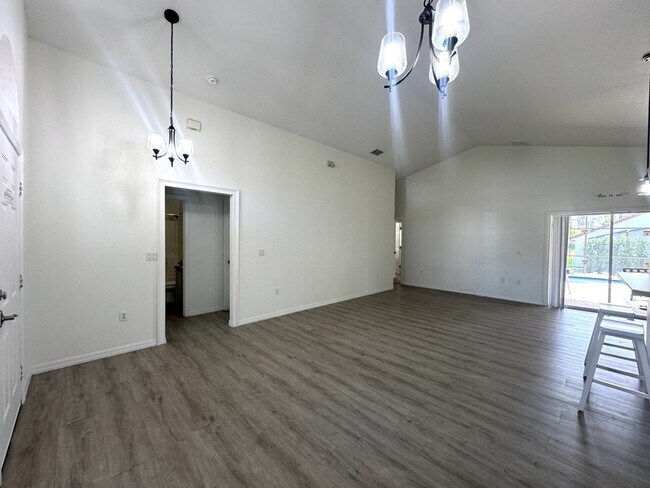 Building Photo - 308 Robin Rd