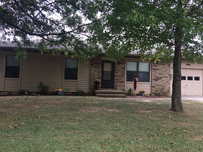 Building Photo - 3 Bedroom Ranch Nixa-Available to view now