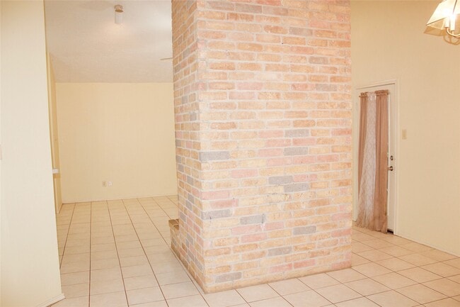 Foto del edificio - 2046 Hickory Glen Dr