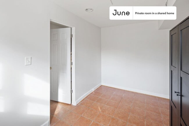 Foto del edificio - Room in Shared 3 bed/2.5 bath home