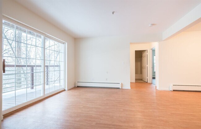 Building Photo - Gorgeous 3 BR Condo HEAT INCLUDED & Pool