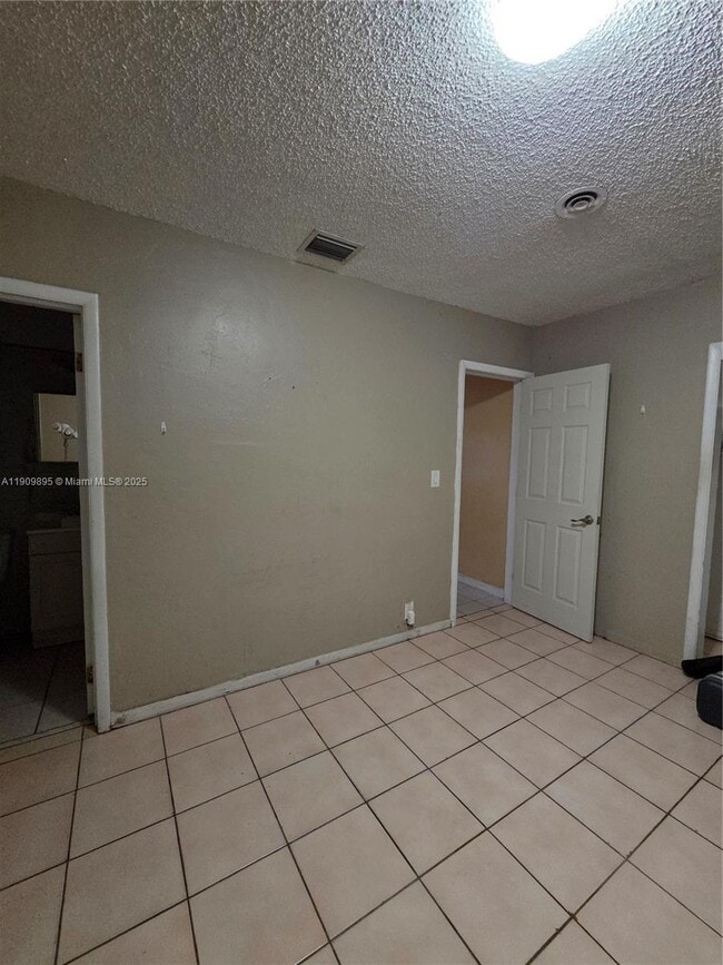 Foto del edificio - 12220 NE Miami Pl