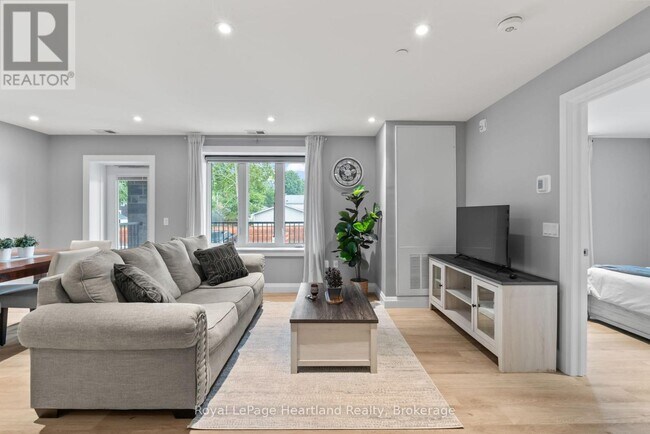 Photo du bâtiment - 187 Victoria St W