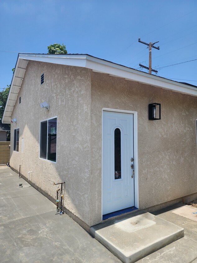 Primary Photo - 15302 Leahy Ave