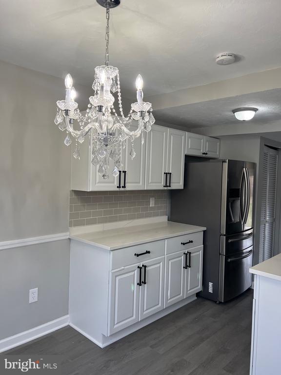 Foto del edificio - 406 Essexwood Ct