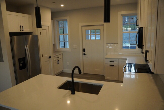 Building Photo - 468 Federal Rd