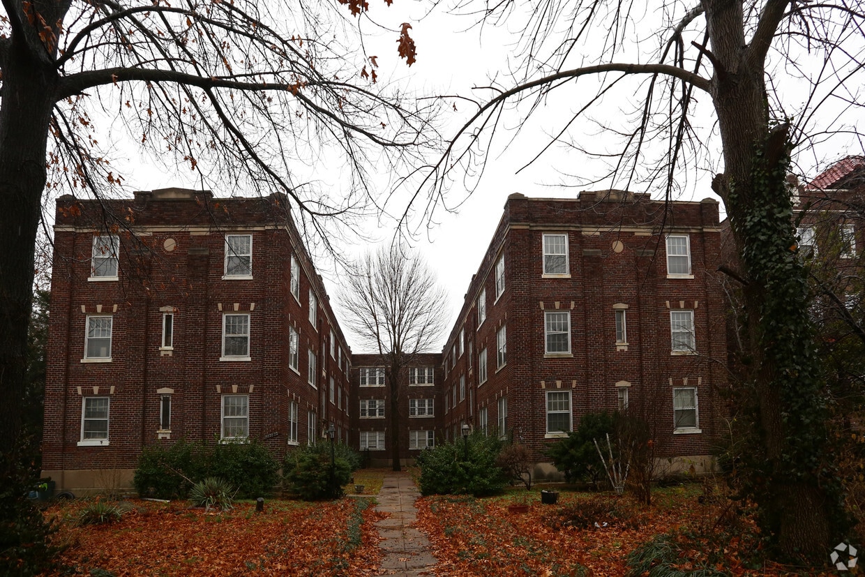 Building - 5820 Cabanne Ave