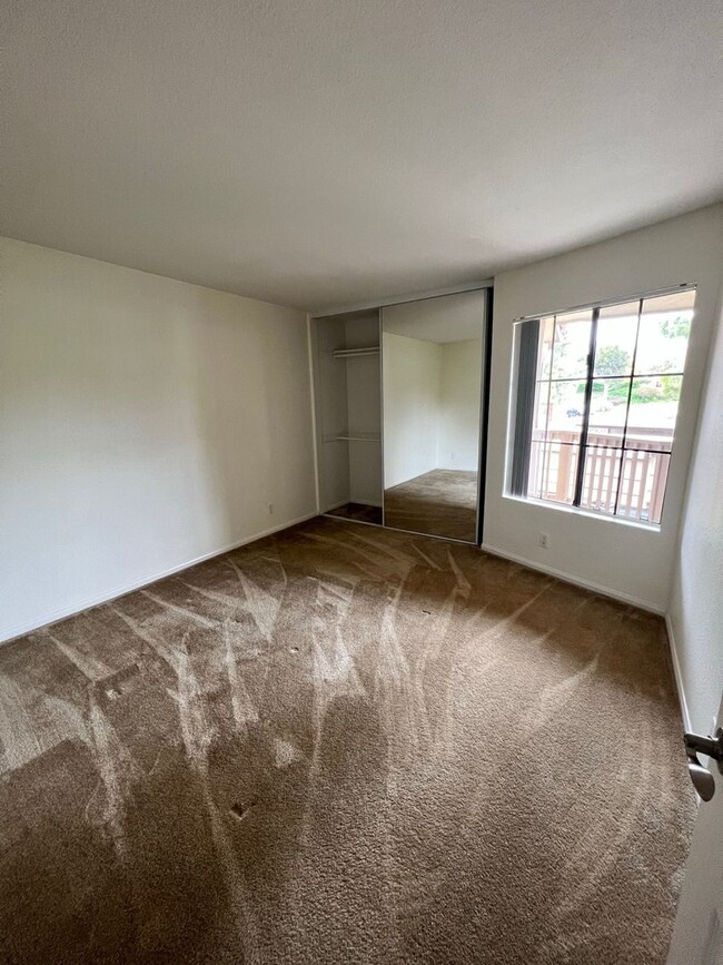 Building Photo - 1 Bed/1 Bath Upper Unit Condo at Del Mar V...