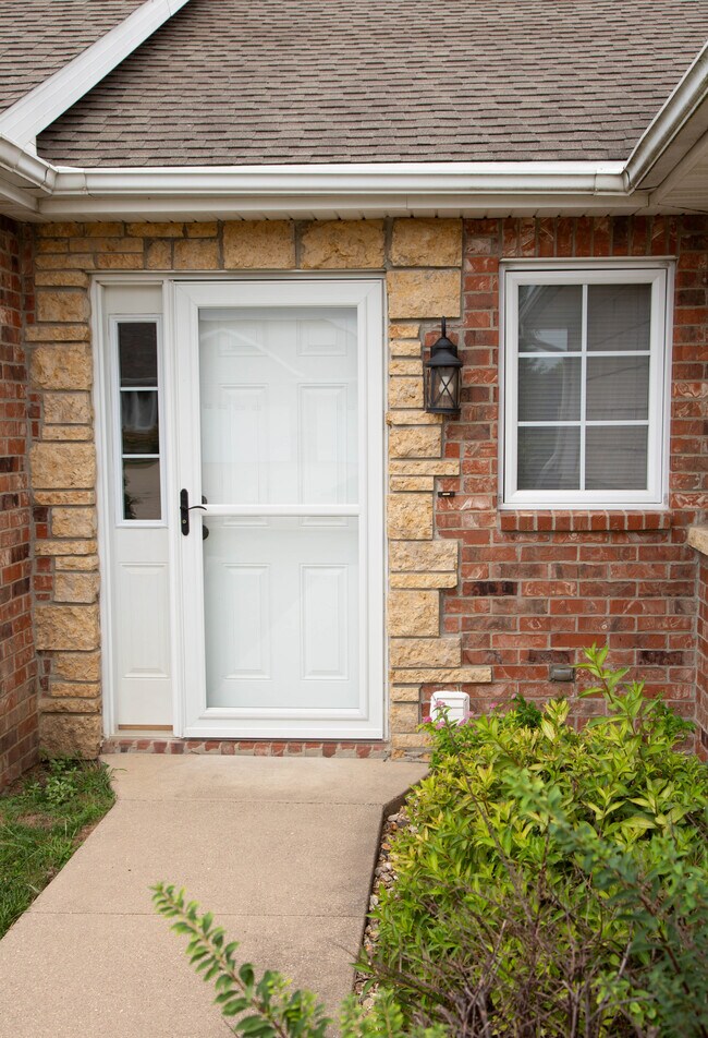 Foto del edificio - 2270 Fawn View Dr