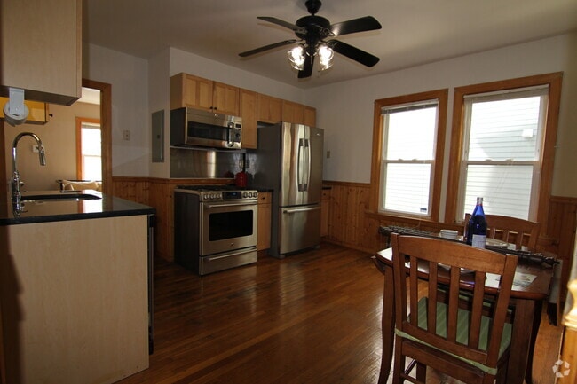 Building Photo - 137 Marcella St