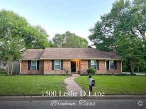 Building Photo - 1500 Leslie D Ln