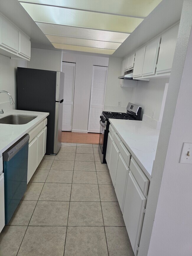 Foto del edificio - 731 S Detroit St