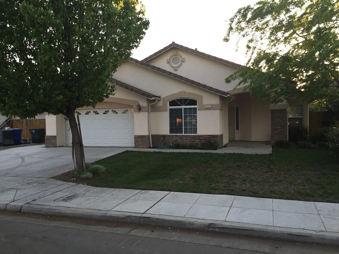 Foto principal - Spacious 4/2 Near Central High School