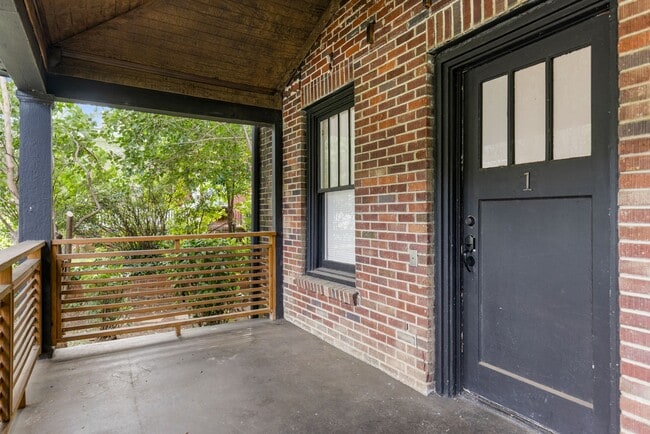 Photo - The Oaks Apartments