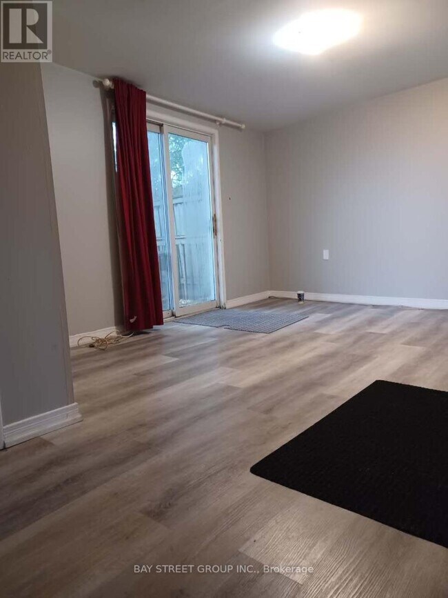 Photo du bâtiment - 100 Oakdale Dr