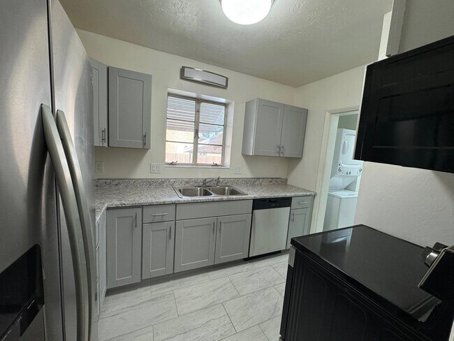 Foto del edificio - 1731 E 9th St