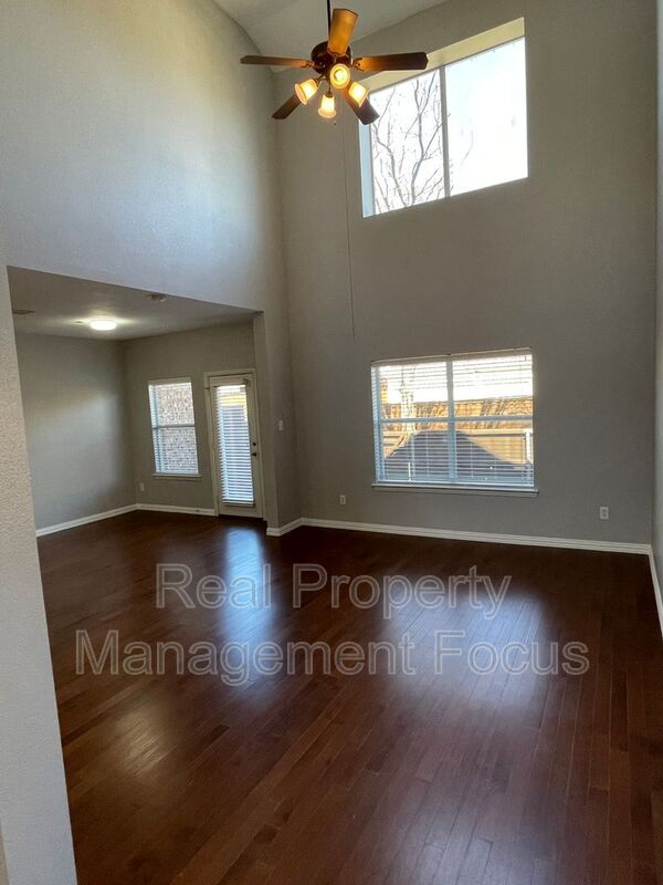 Building Photo - 4645 Penelope Ln