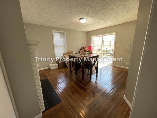 Foto del edificio - 417 Buckhannon Ave