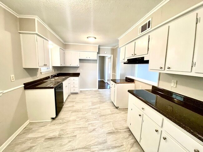 Building Photo - 5131 Rolling Meadows Dr - Available Now!